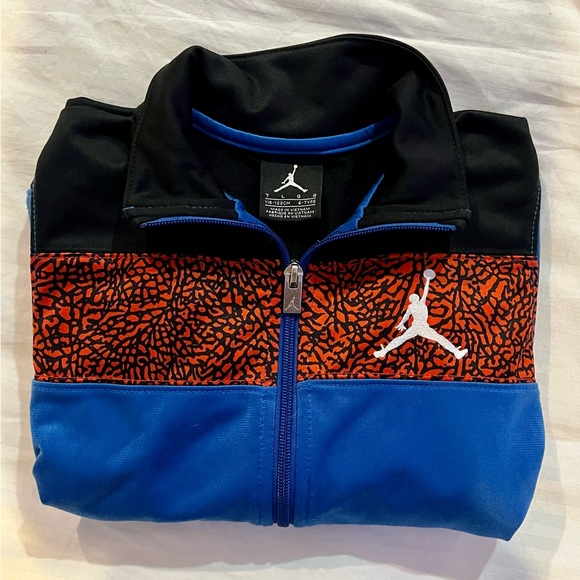 Jordan full zip jacket like new, unisex, sz 6/7 youth - Picture 3 of 5